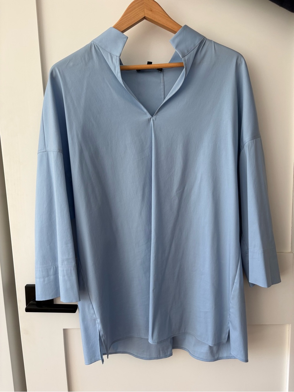 Lafayette 148 New York Split Collar shirt with Back Pleat. Size L